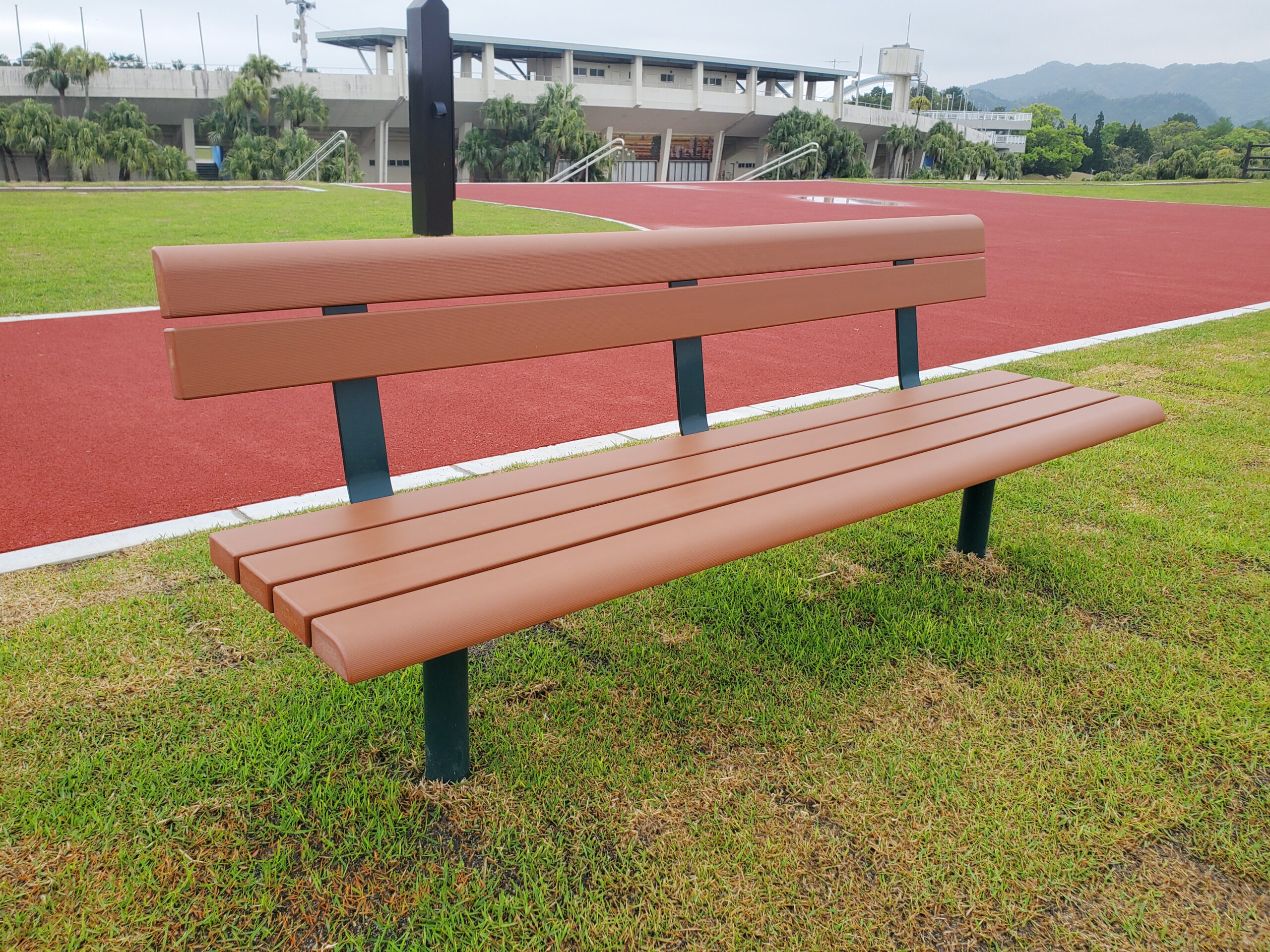 ひなた総合運動公園 ベンチ